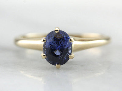 The Perfect Sapphire Enagement Ring: Classic Sapphire Solitaire with Gorgeous Stone