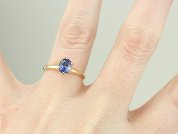 The Perfect Sapphire Enagement Ring: Classic Sapphire Solitaire with Gorgeous Stone