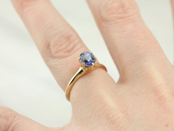 The Perfect Sapphire Enagement Ring: Classic Sapphire Solitaire with Gorgeous Stone