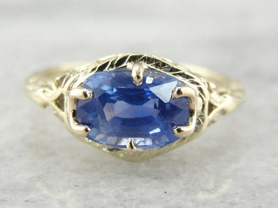 Cornflower Blue Sapphire and Antique Diamond Trellis Ring in 18k Yello –  Stórica Studio