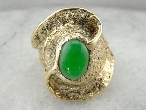 Anillo llamativo de jade inusual, engaste de oro amarillo grueso