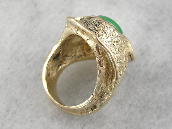 Anillo llamativo de jade inusual, engaste de oro amarillo grueso