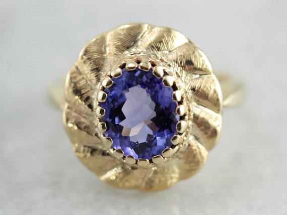 Fine Quality Tanzanite Cocktail Ring with Gold Pinwheel Frame