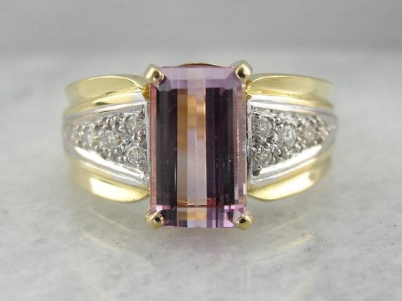 Bonito anillo de cóctel de turmalina rosa