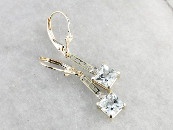 Pendientes colgantes de aguamarina azul pálido brillante