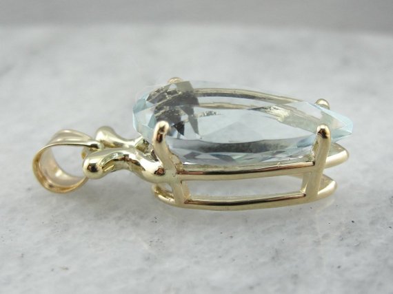 Colgante de gota de aguamarina azul pastel con fianza decorativa