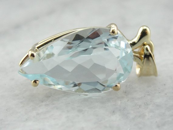 Colgante de gota de aguamarina azul pastel con fianza decorativa