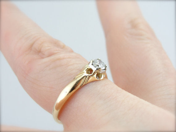 Anillo de compromiso Belcher con tachuelas de diamantes