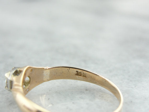 Anillo de compromiso Belcher con tachuelas de diamantes