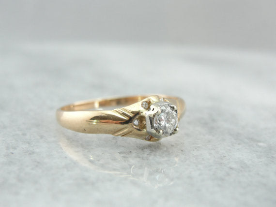 Anillo de compromiso Belcher con tachuelas de diamantes