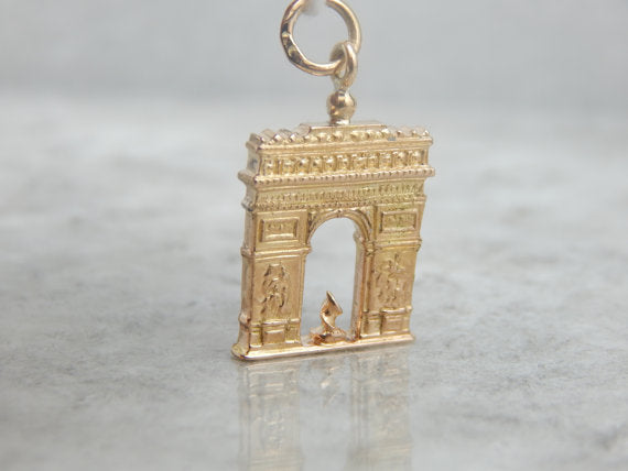 L'Arc de Triumph in Solid Gold with Fine Details