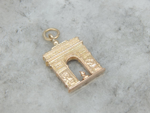 L'Arc de Triumph en oro macizo con finos detalles