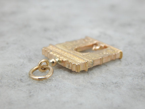 L'Arc de Triumph en oro macizo con finos detalles