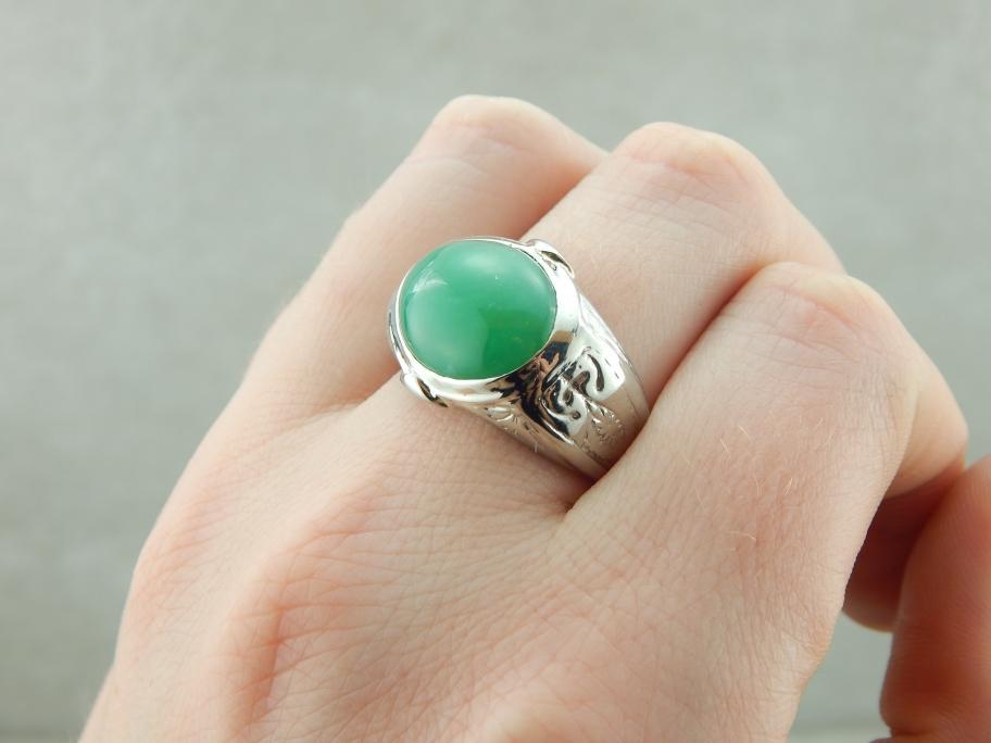 Vintage Religious White Gold and Chrysoprase Ring