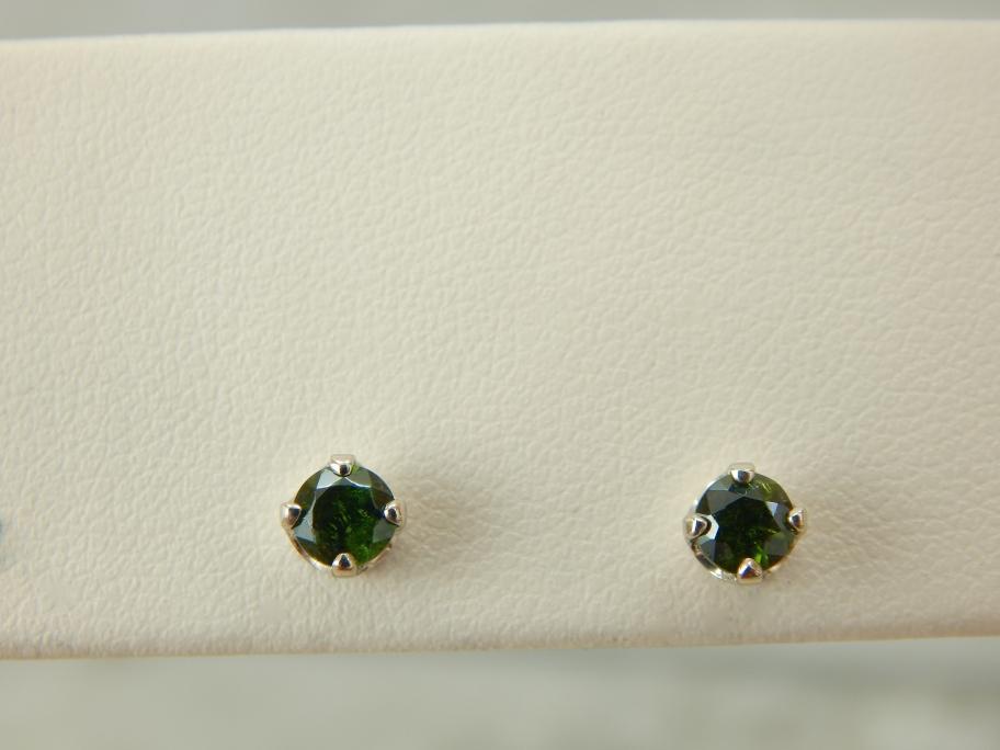 Pendientes Sencillos de Oro Blanco y Granate Verde