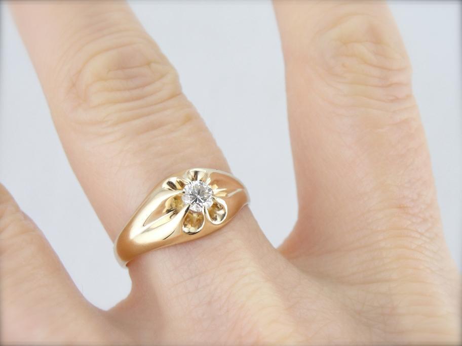 Vintage Belcher Set Engagement Ring in Gold and Diamond