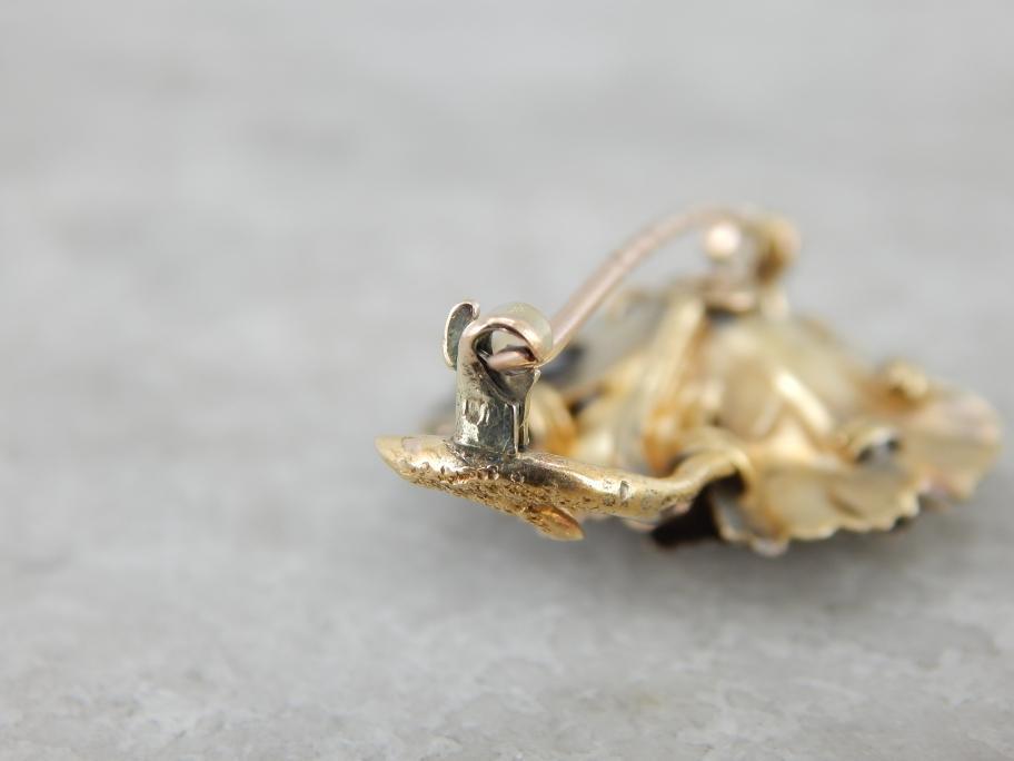 Antique Textured Green and Yellow Gold Daisy Flower Brooch