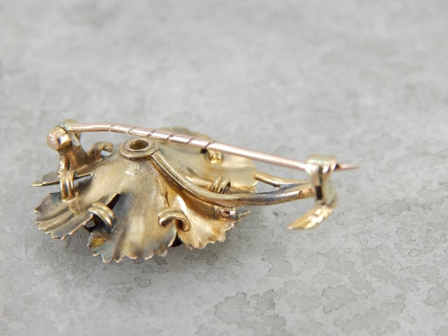 Antique Textured Green and Yellow Gold Daisy Flower Brooch