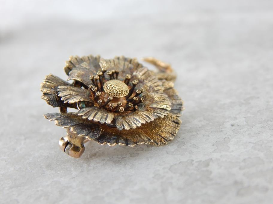 Antique Textured Green and Yellow Gold Daisy Flower Brooch