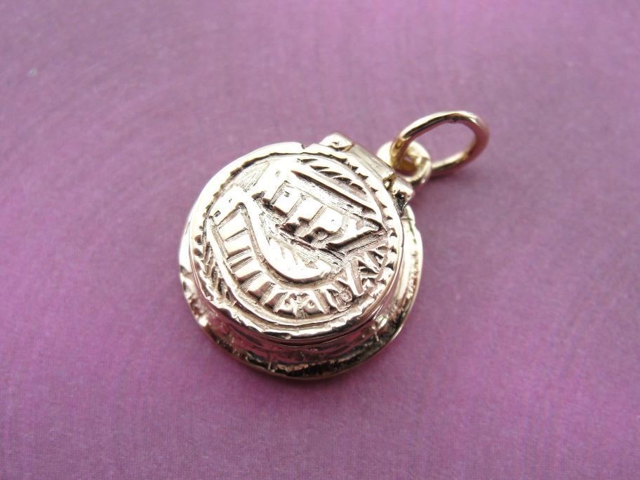 Birthday Cake Charm in Yellow Gold, Pretty Vintage Piece