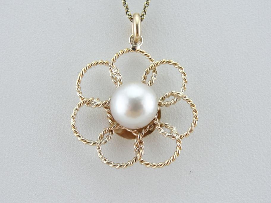 Cultured Pearl and Nautical Themed Pendant in Yellow Gold