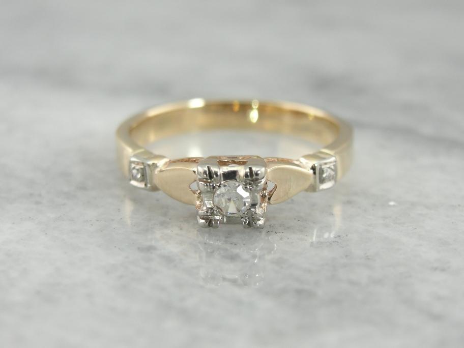 Sweetheart Diamond Retro Ring with Romantic Motif