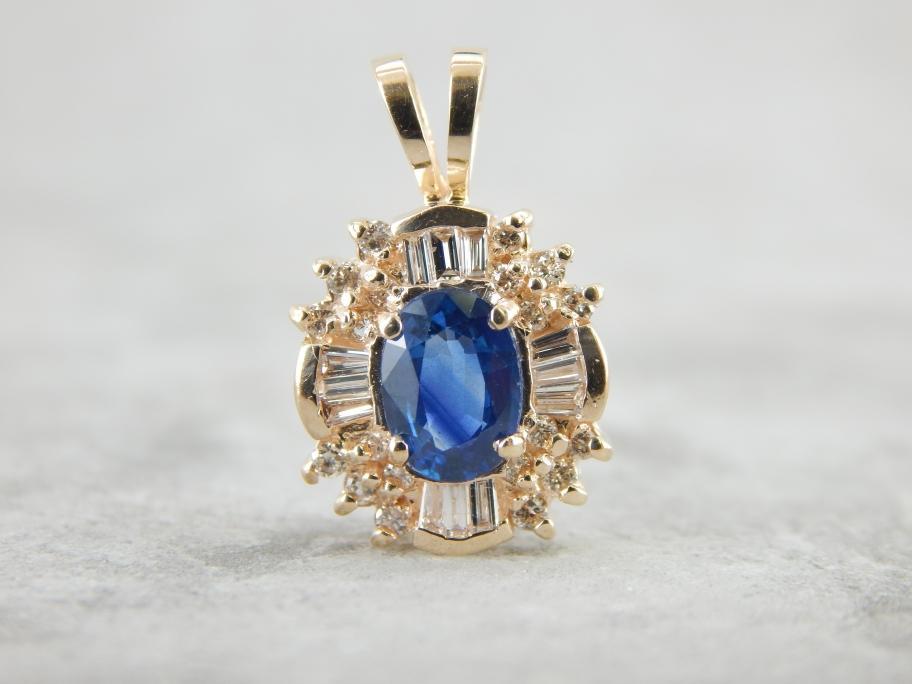 Beautiful and Refined Sapphire and Diamond Pendant in Yellow Gold