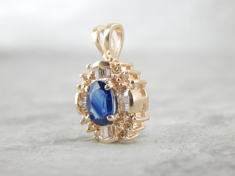 Beautiful and Refined Sapphire and Diamond Pendant in Yellow Gold