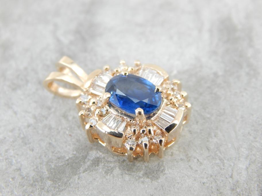 Beautiful and Refined Sapphire and Diamond Pendant in Yellow Gold