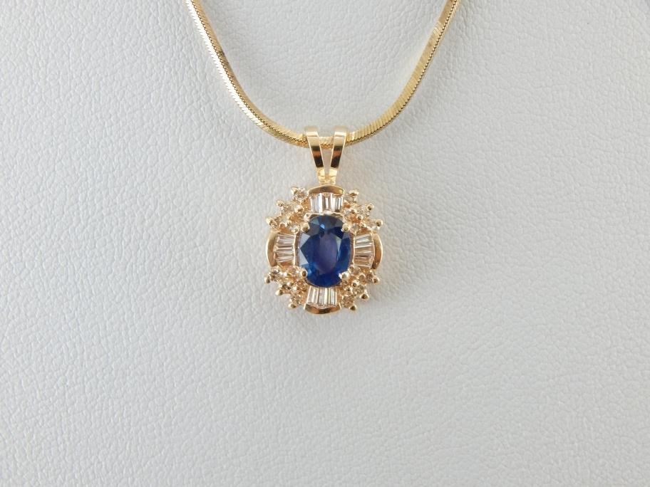 Beautiful and Refined Sapphire and Diamond Pendant in Yellow Gold