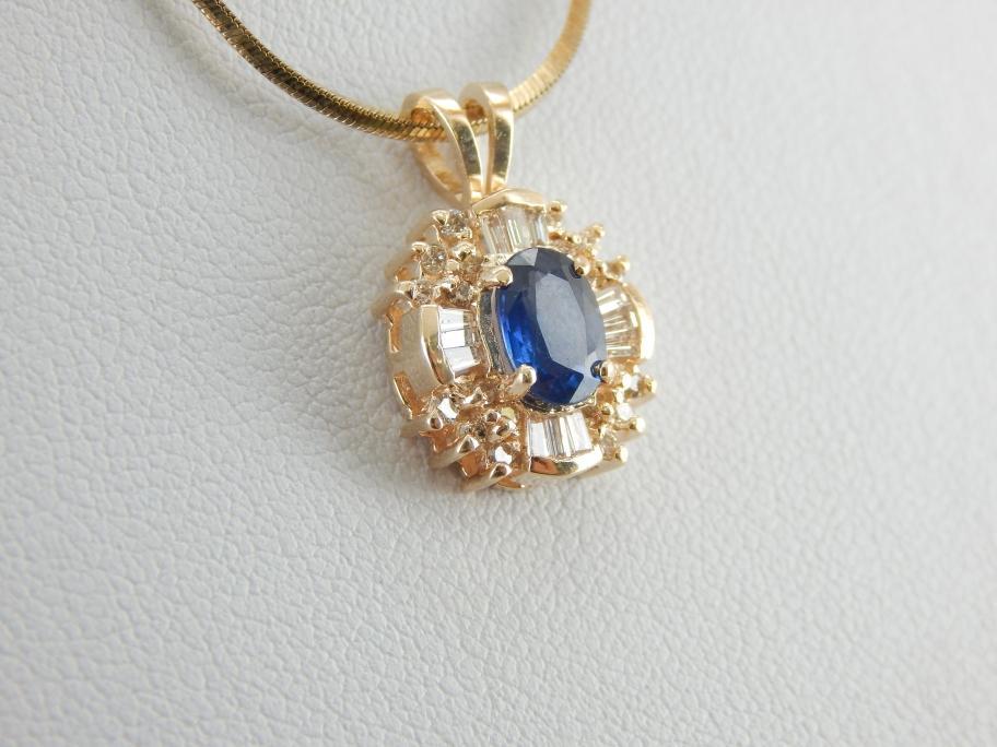Beautiful and Refined Sapphire and Diamond Pendant in Yellow Gold
