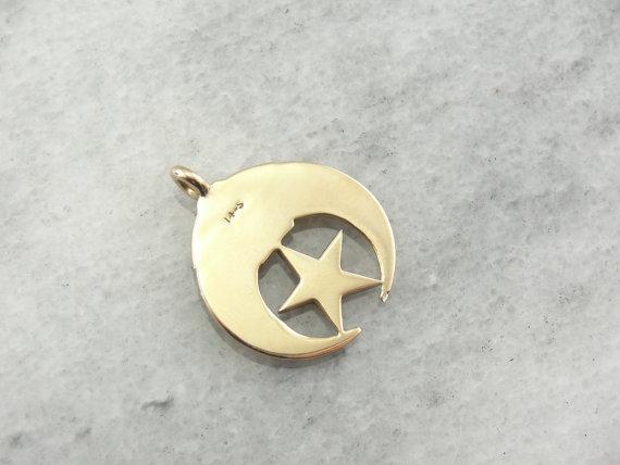 Retro Era Enameled Shriners Medallion