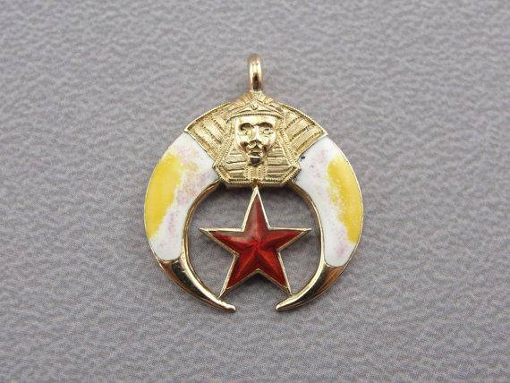 Retro Era Enameled Shriners Medallion