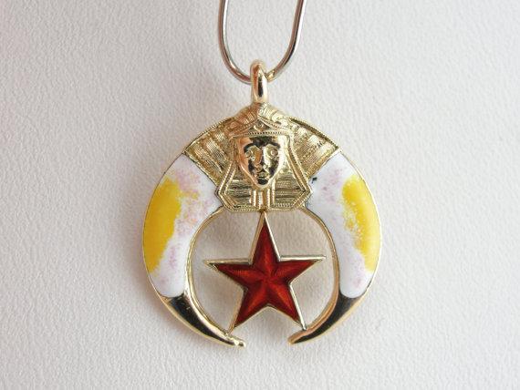 Retro Era Enameled Shriners Medallion